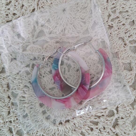 Women's Acrylic Silver Tone Pastel Marbles Hoop Earrings - Picture 6 of 6